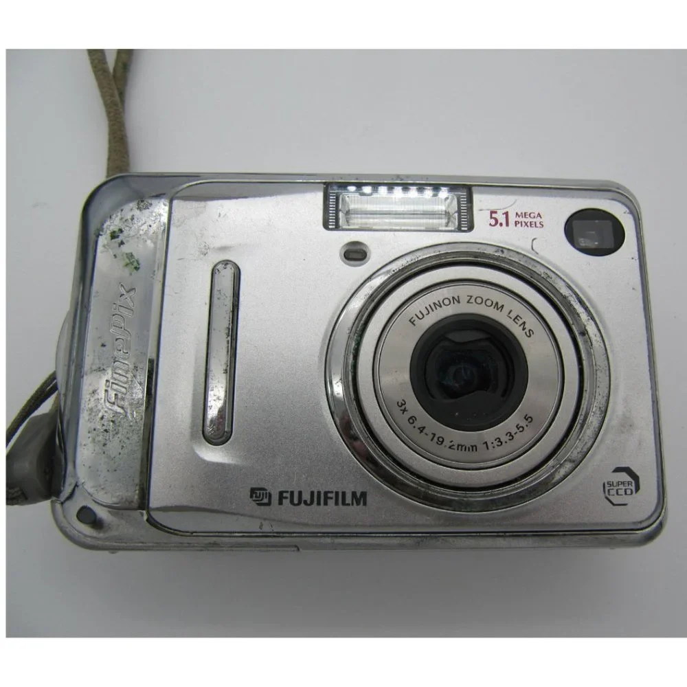 Fuji - FinePix 5.1MP Compact Digital Camera - For Parts Only
